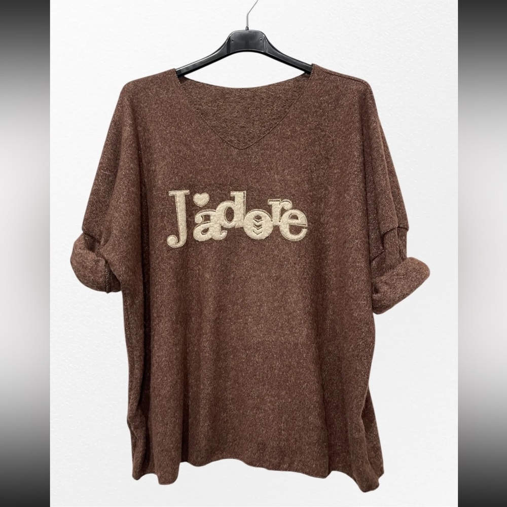 ShopEvelynne Brown V-Neck Sweater with 'J'adore' Cream Appliqué
